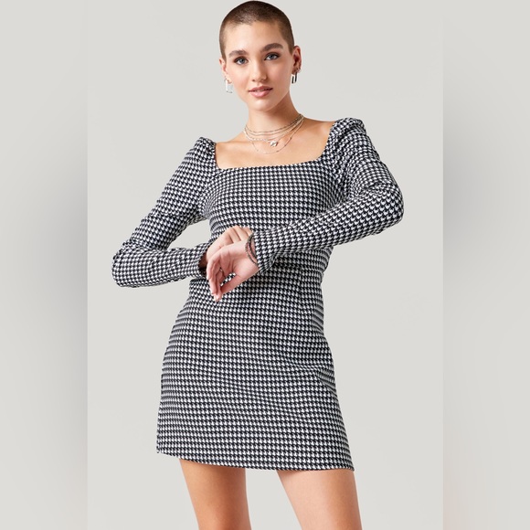 SOLD - Houndstooth Mini Long Sleeve Dress Size M - Picture 7 of 8